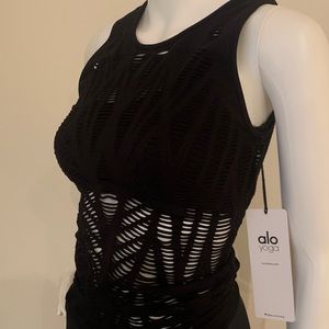 New with tags ALO yoga vixen tank sz. Small